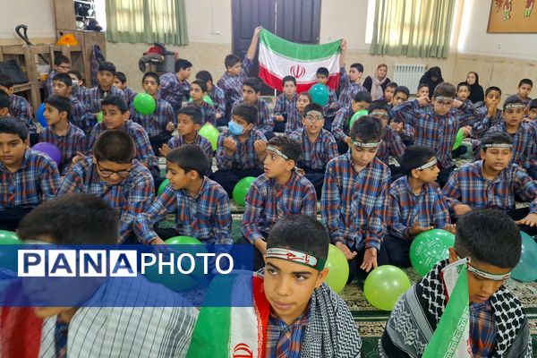 آرزوی فرج و سلامتی صاحب الزمان (عج) با دست‌های کوچک دانش‌آموزان شیرازی
