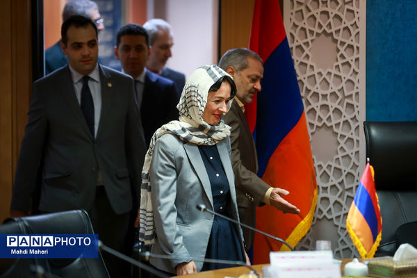 نشست مشترک وزیر آموزش و پرورش ایران و وزیر آموزش، علوم، فرهنگ و جوانان ارمنستان