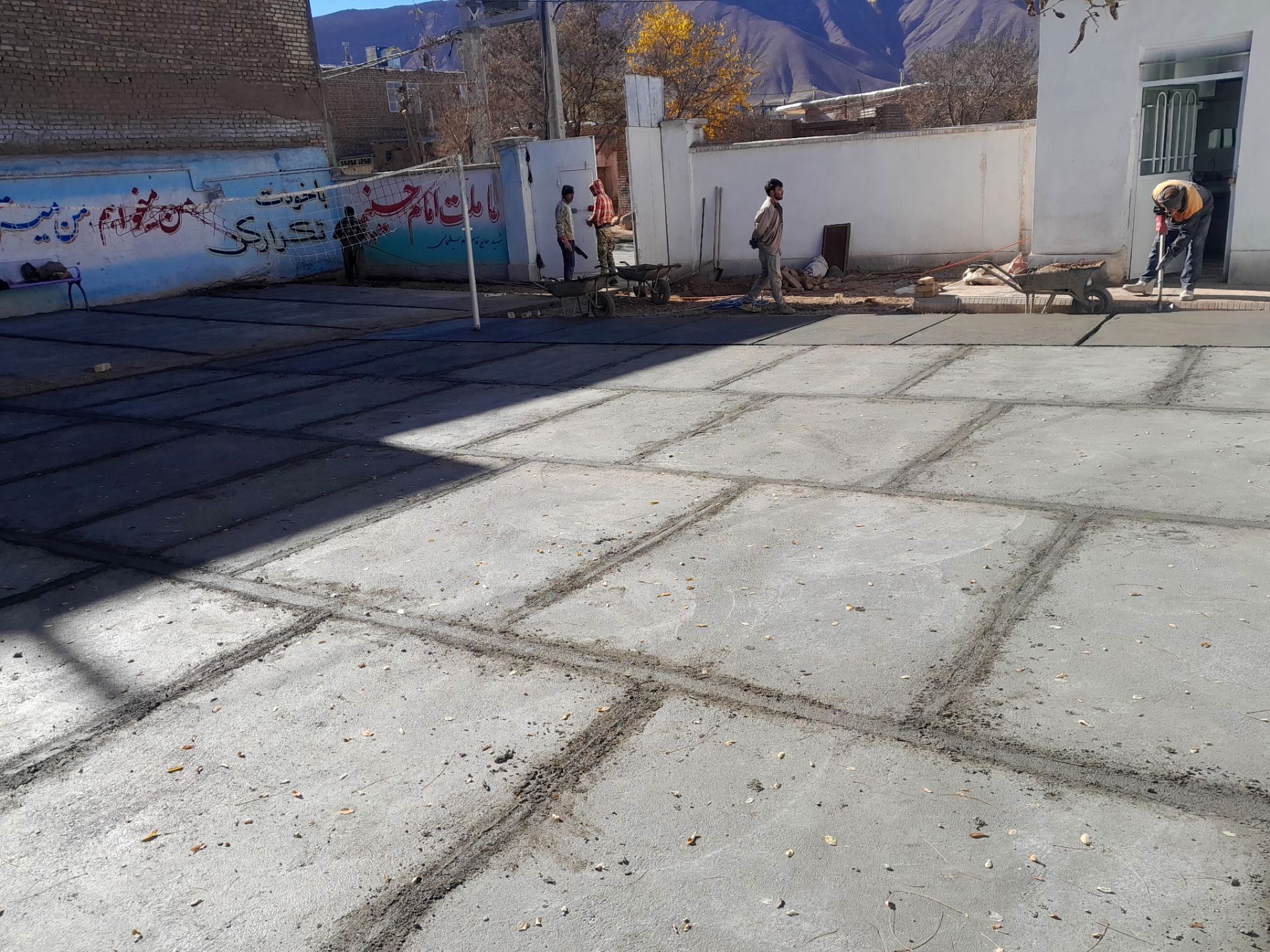 حیاط دبیرستان زینبیه به همت خیرین جان دوباره گرفت