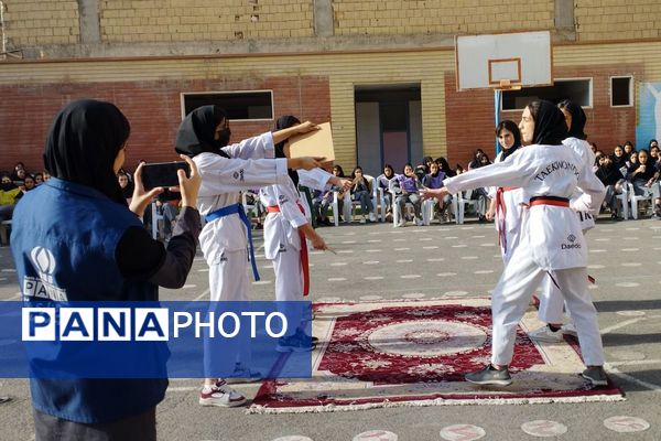 برگزاری المپیاد ورزشی دورن‌مدرسه‌ای در مدرسه حضرت خدیجه(س)بهارستان‌دو