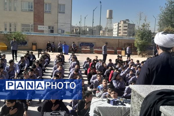 مراسم دهه فاطمیه و توزیع نذری 