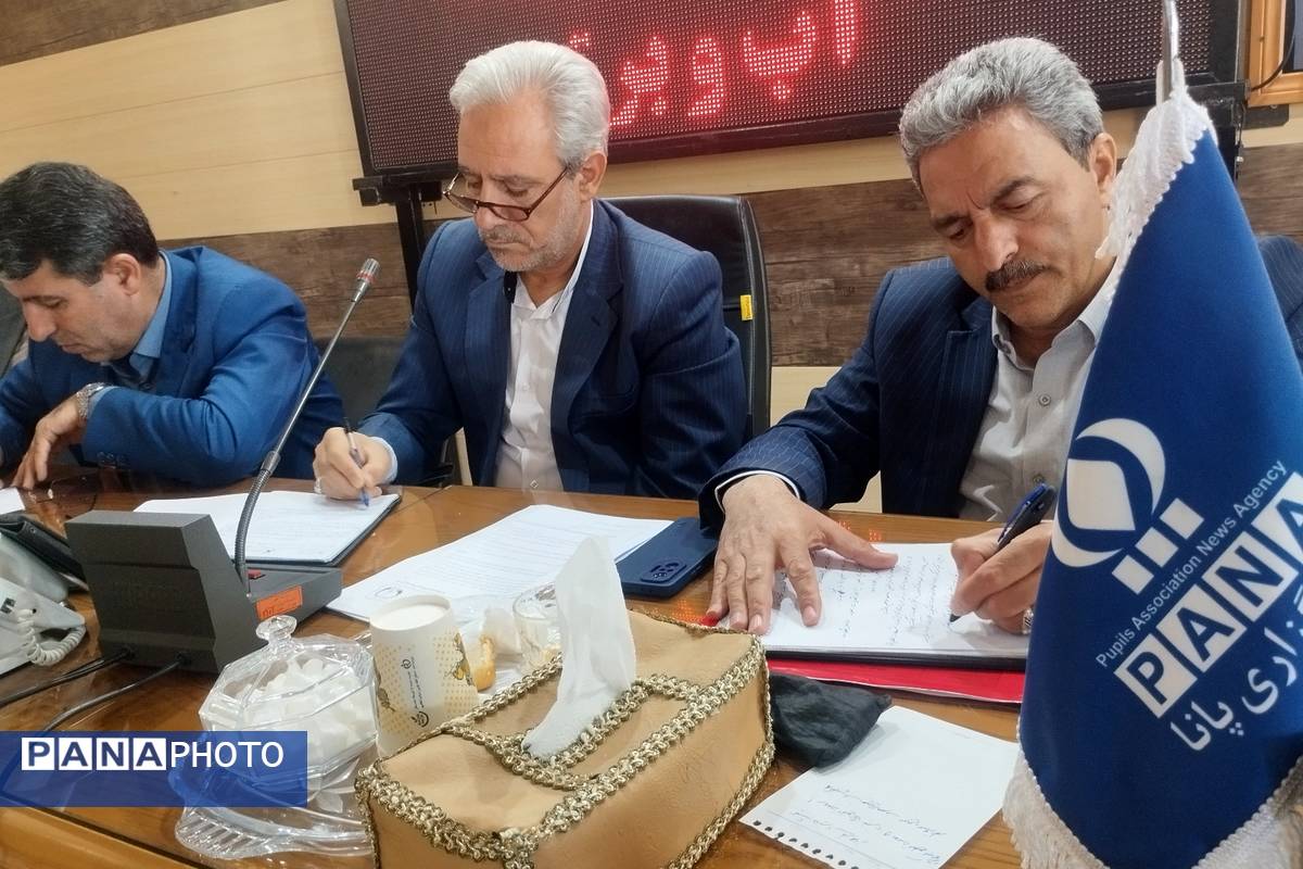 نشست شورای کشاورزی قروه با محوریت مدیریت آب و برق