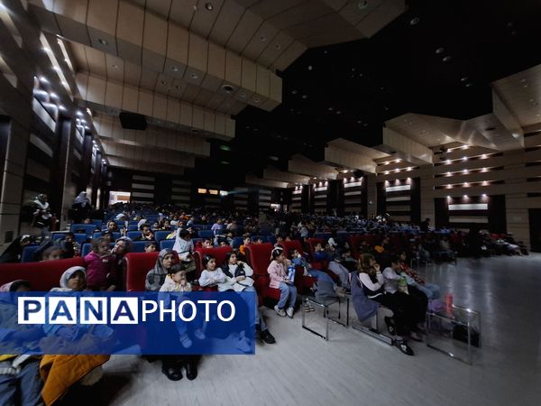 اکران فیلم سینمایی ببعی قهرمان در فرهنگسرای بعثت صفادشت