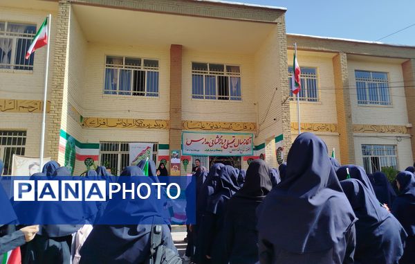 شهدا با مهر رفتند تا مهرمان پر مهر بماند