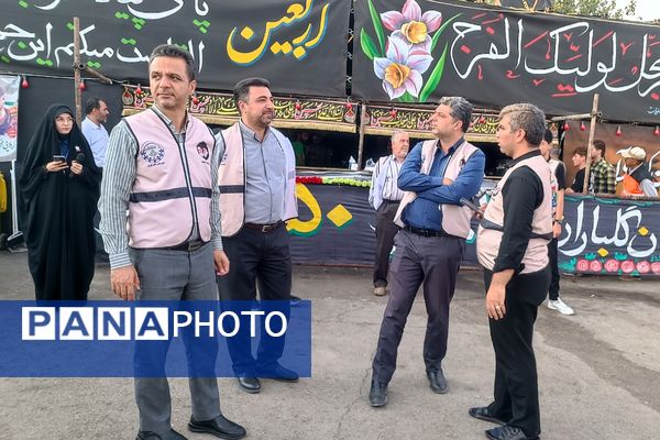 از مدرسه تا موکب حسینی؛ دانش‌آموزان پیشتاز شهرستان قدس در خدمت زائران اربعین حسینی
