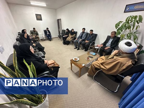  دیدار رئیس شبکه بهداشت و درمان شهرستان ساوجبلاغ با امام جمعه