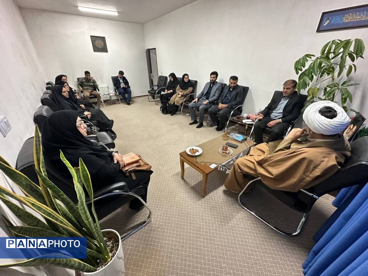 دیدار رئیس شبکه بهداشت و درمان شهرستان ساوجبلاغ با امام جمعه