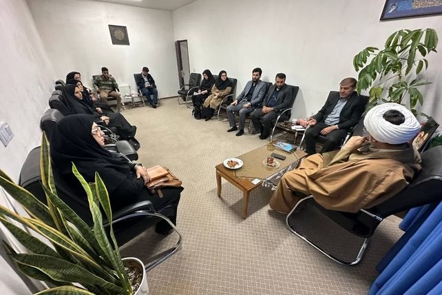  دیدار رئیس شبکه بهداشت و درمان شهرستان ساوجبلاغ با امام جمعه