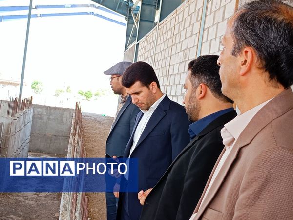 بازدید معاون تربیت بدنی و سلامت وزارت آموزش و پرورش از پروژه استخر دانش‌آموزی کاشمر 