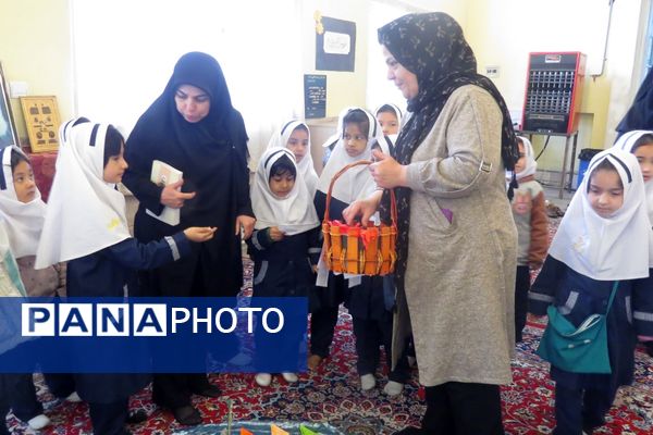 طنین هفته کتاب در دبستان وحیدکیهانی