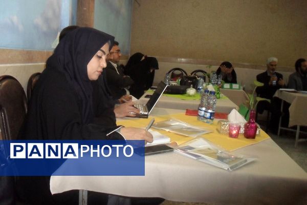 نشست تخصصی کارشناسان فنی و حرفه ای و کاردانش استان تهران در اسلامشهر