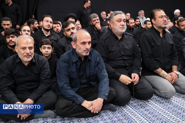مراسم عزاداری شب عاشورای حسینی (علیه‌السلام) با حضور رهبر انقلاب