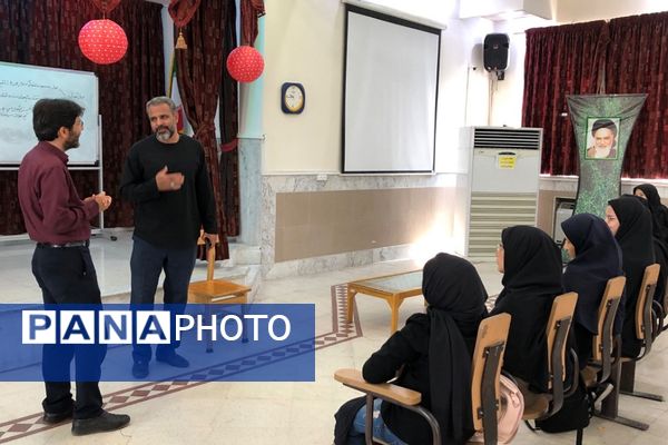 کارگاه‌های آموزش تکمیلی خبرنگاری با همکاری بسیج دانش‌آموزی در ناحیه 2 شهرری 