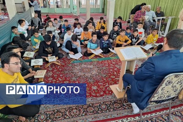 حضور دانش‌آموزان در اعتکاف مسجد امیرالمؤمنین(ع) روستای ایچی