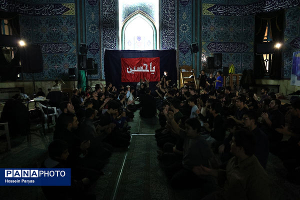 اعتکاف دانش‌آموزی در حسینه ارشاد