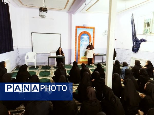 تبادل تجربه برترین‌های کنکور کاشمر در دبیرستان فاطمیه