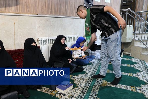برگزاری اولین جلسه هیئت های دانش آموزی احلی من العسل در شب ولادت دو قطب عالم