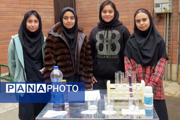 مراسم هفته پژوهش در دبیرستان بانو عفت آهنگری شهرری