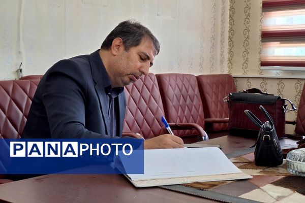 هنرستانی ها در نقش تولید کننده،دوخت لباس فرم دانش آموزان به دست هنرستانی های قدس
