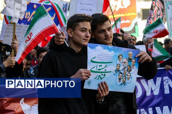 حضور پرشور دانش آموزان زنجانی در راهپیمایی ۱۳ آبان