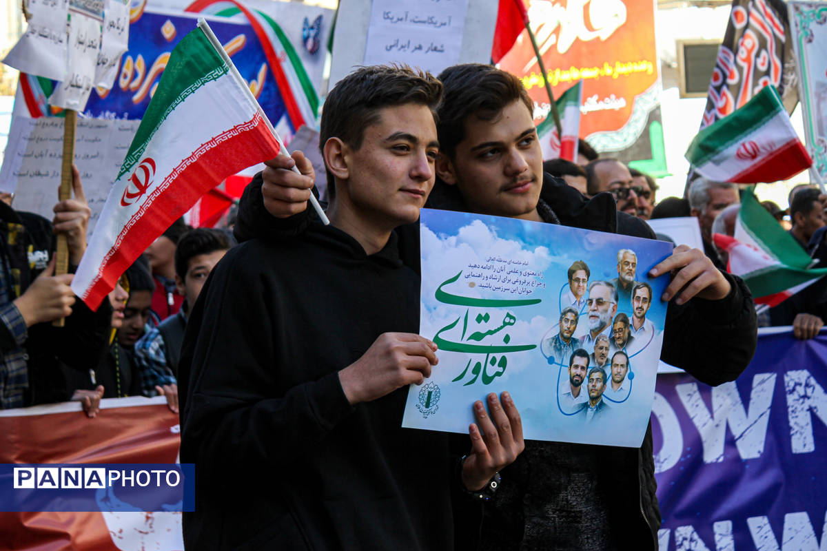 حضور پرشور دانش آموزان زنجانی در راهپیمایی ۱۳ آبان