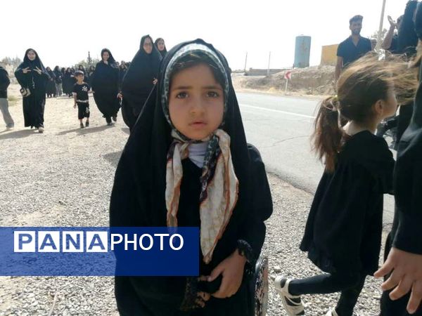 حضور پررنگ کودکان و نوجوانان روستای نقاب در همایش بزرگ عاشورای حسینی