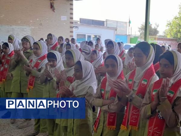 بازدید مدرس کشوری از فعالیت‌های سازمان دانش‌آموزی شهرستان میناب 