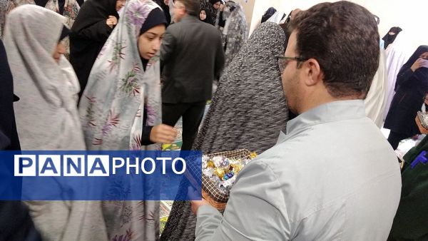 آیین نواخته شدن زنگ نماز در دبیرستان نجمه