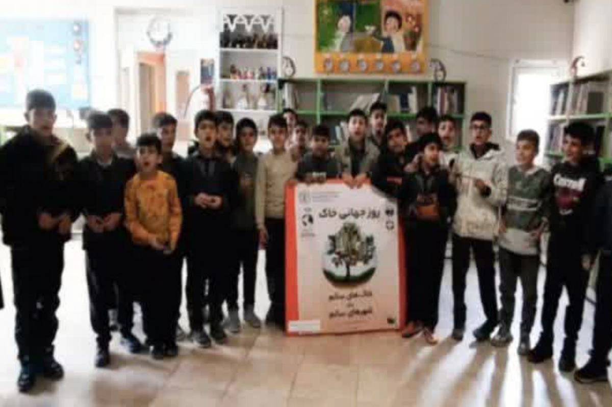 خاک، تکیه‌گاه و بستر تأمین آب و مواد مغذی است