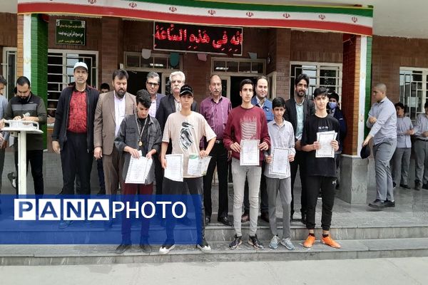 تقدیر از دانش‌آموزان مقام آور در رشته‌های ورزشی مدرسه ابوریحان بیرونی نیشابور