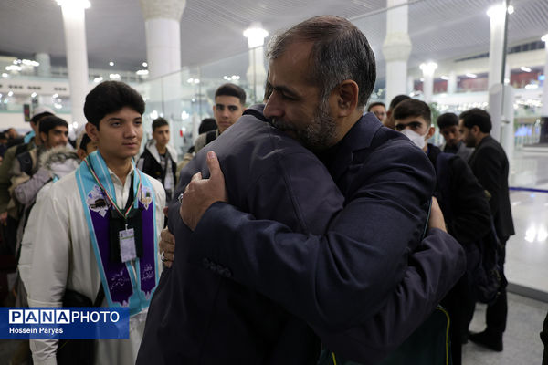 آیین بدرقه دانش‌آموزان و مربیان عمره‌گزار به سرزمین وحی