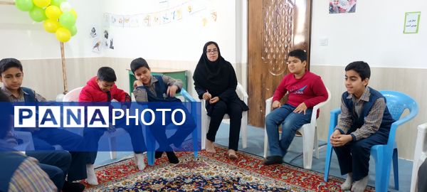 جلسه شورای دانش‌آموزی در مدرسه پویندگان فرهنگ خلیل آباد 