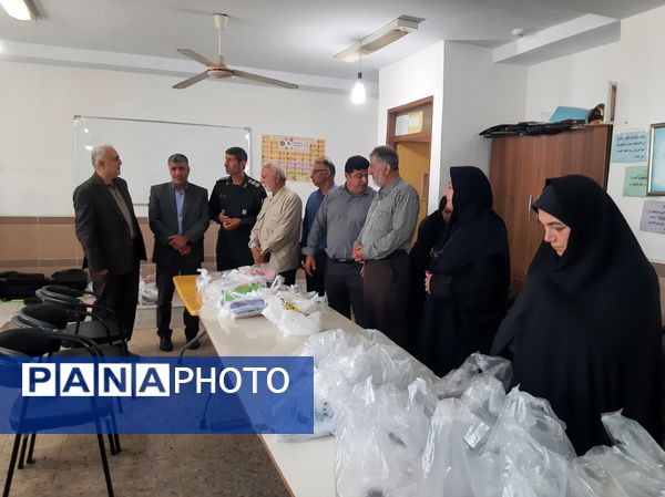 توزیع ۲۶۰ بسته حمایتی بین دانش‌آموزان نیازمند شهرستان عباس‌آباد