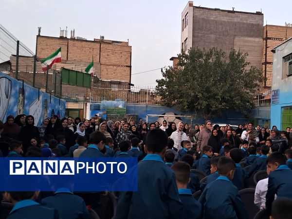 دانش آموزان در آغوش مدرسه