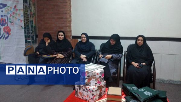تقدیر از دانش‌آموزان فعال دبیرستان شهیده محبوبه دانش 