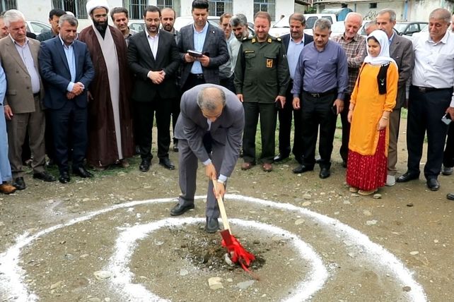 مراسم کلنگ‌زنی دبستان ۹ کلاسه غزالی ناو
