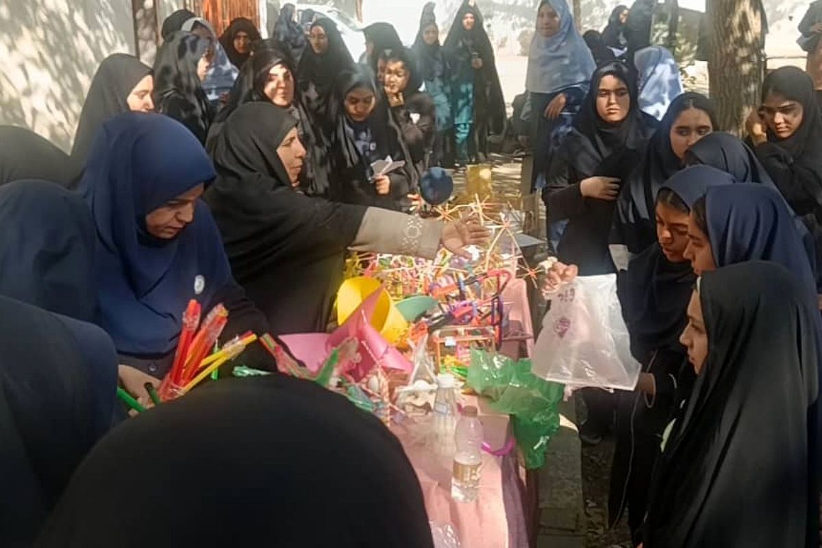 حضور دانش‌آموزان ناحیه دو شهرری در نمایشگاه طرح‌های علمی پژوش سرای بصیرت 