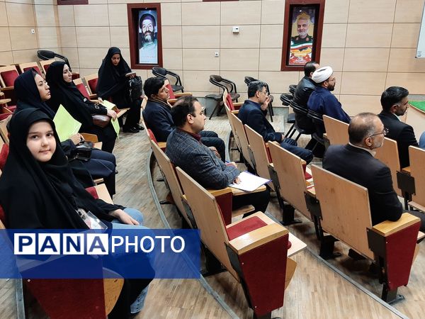 بازدید از پژوهش سرا و آزمایشگاه مرکزی رازی ناحیه ۲ در هفته مشاغل 