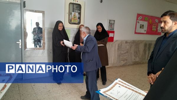تجلیل از برگزیدگان لیگ علمی پایا در شهرستان خلیل‌آباد