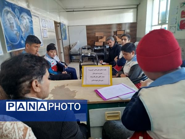 جلسه تشکل‌های دانش‌آموزی در دبیرستان نمونه دانش چناران