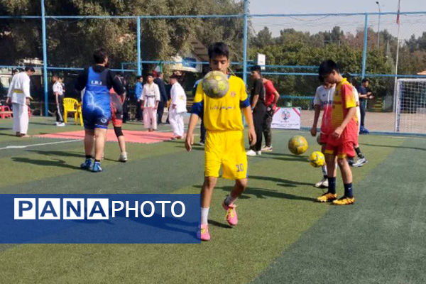 آیین افتتاحیه المپیاد ورزشی دانش‌آموزان در مدرسه شاهد افشار یزد