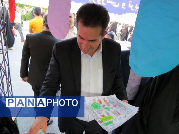 بازدید مدیرکل آموزش پرورش استان خراسان شمالی از غرفه‌های غدیرخم در بجنورد
