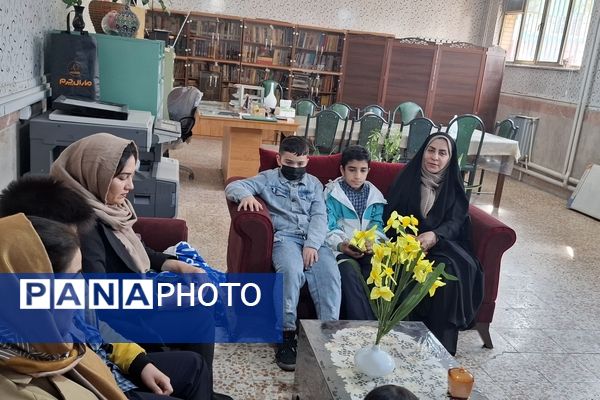 کارگاه آموزشی آمادگی مسابقه سلول‌های بنیادی با حضور دانش‌آموزان دبستان ملاصدرا در پژوهش سرای دکتر حسابی 