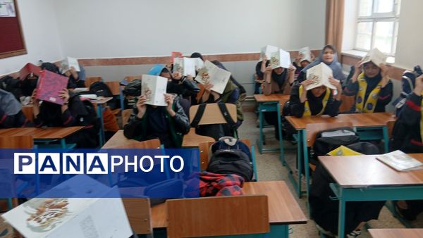 مانور زلزله  در دبیرستان حجت‌ الاسلامی نیشابور 