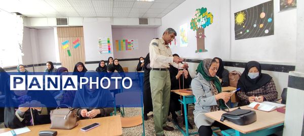 بازدید مدیر سازمان دانش‌آموزی خراسان شمالی از کلاس‌های ضمن خدمت سازمان‌دانش‌آموزی