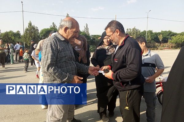 طرح پویا، شهر پویا با برگزاری  همایش پیاده روی خانوادگی در بوستان ورزش ملارد 
