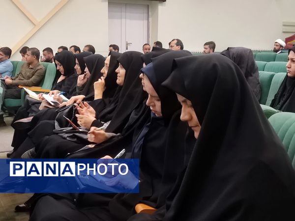 جلسه توجیهی معاونین و مربیان پرورشی مدارس کاشمر