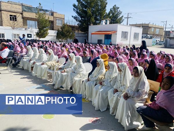 نواختن زنگ جشن نیکوکاری در دبستان زینب قهرمانی مه ولات