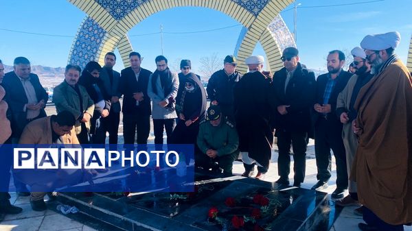 غبار روبی گلزار شهدای گمنام شهرستان باخرز 