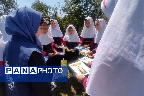 بازید دانش‌آموزان دبستان سعادت از نمایشگاه کتاب
